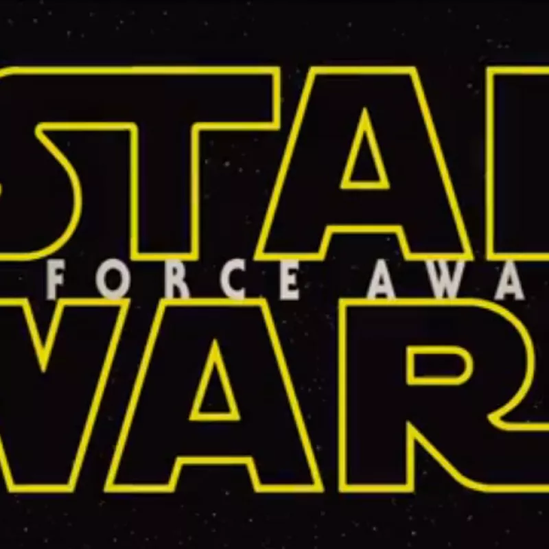 El halcón milenario, un Sith encapuchado, así como un ejército de stormtroopers aparecen en las primeras escenas de la esperada película que se estrenará el 18 de diciembre de 2015.