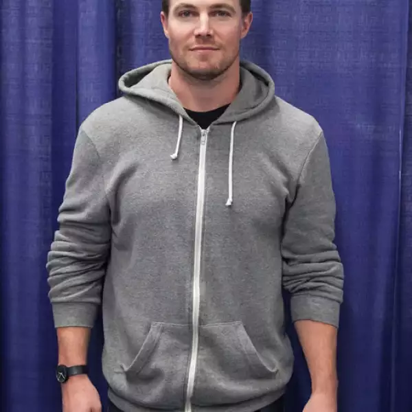 Este guapo de sonrisa encantadora caracterizó a un hombre lobo en la serie de CW `The Vampire diaries´ en 2010.