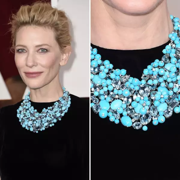 Cate Blanchett usó un collar floral, de varias filas y en color turquesa de Tiffany & Co.
