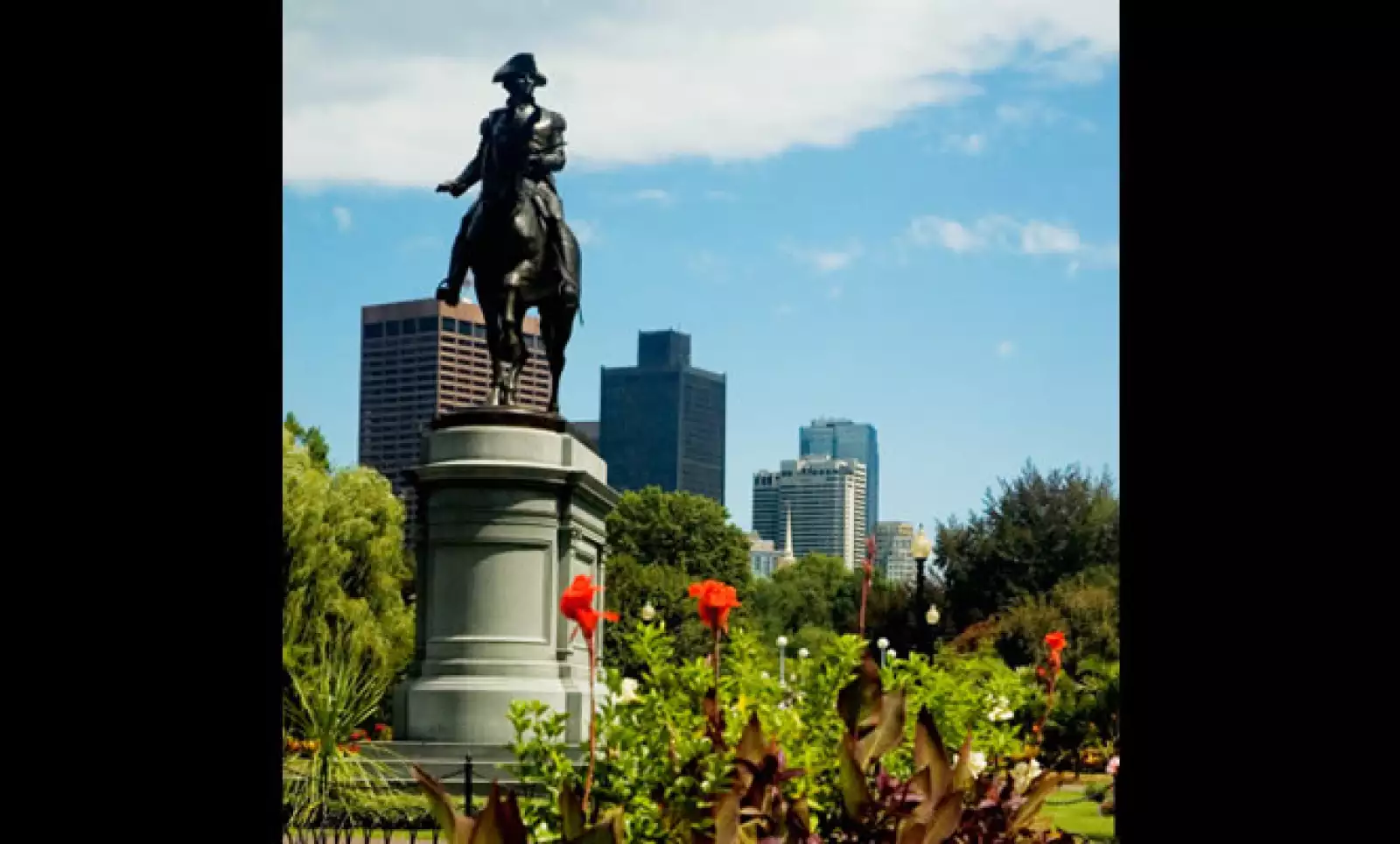 Celebre dentro de la historia de Boston, Revere ofició como mensajero en la época de guerra y considerado como uno de los patriotas de la indepedencia de Estados Unidos.