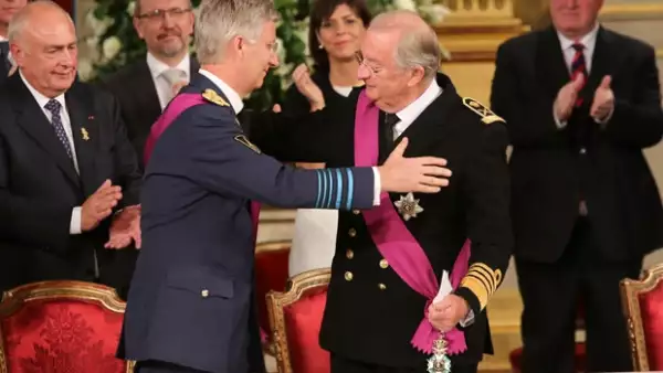 El séptimo rey de Bélgica ha prestado juramento esta mañana ante el Parlamento nacional, asumiendo el cargo de su padre, Alberto II, quien decidió abdicar luego de 20 años de reinado.