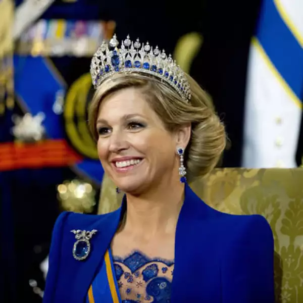 `Tenemos un nuevo rey después de más de cien años y tenemos una hermosa reina que adoramos´, dijo a los periodistas Heinz Van deer Vart, vestido con sombrero y corbatas de color naranja.