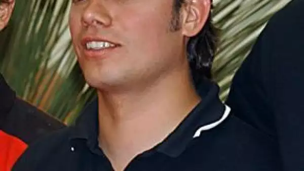 El funeral fue en el Parque Memorial, por la salida a Toluca, al que llegaron cientos de amigos, familiares, compañeros de profesión y aficionados para expresarle sus condolencias a la viuda, Ana.