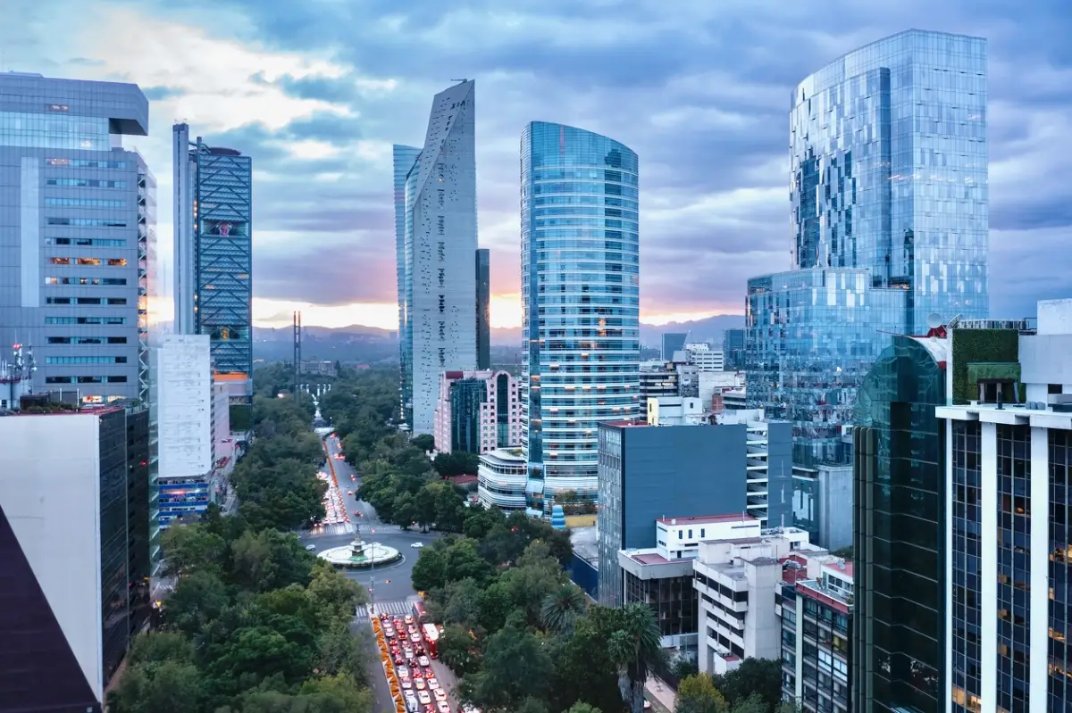 Edificios de oficinas ubicados en la avenida Reforma de la Ciudad de México. 