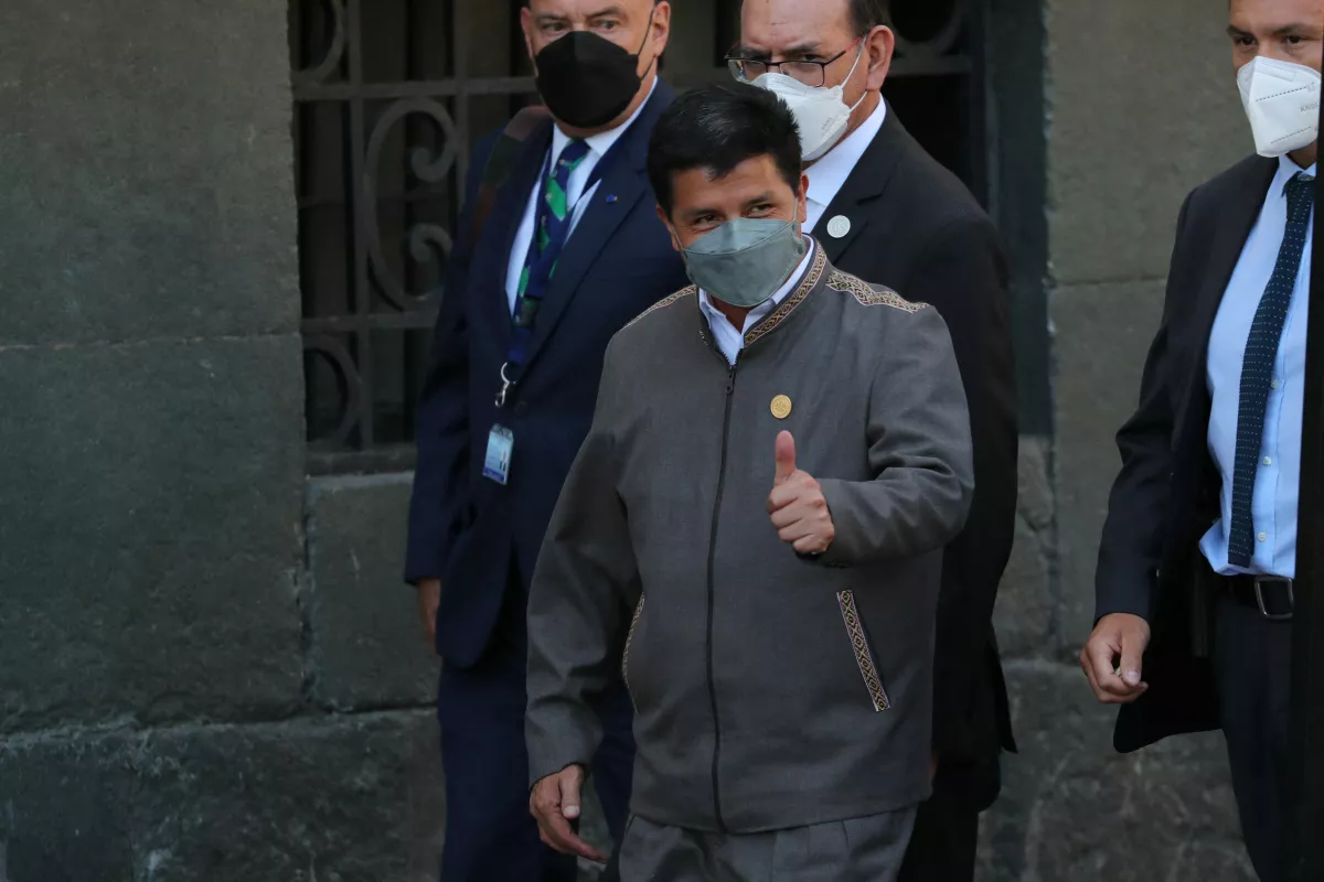 El presidente de Perú, Pedro Castillo, llega a un encuentro bilateral con el presidente de Chile, Gabriel Boric, en Santiago, Chile. 
