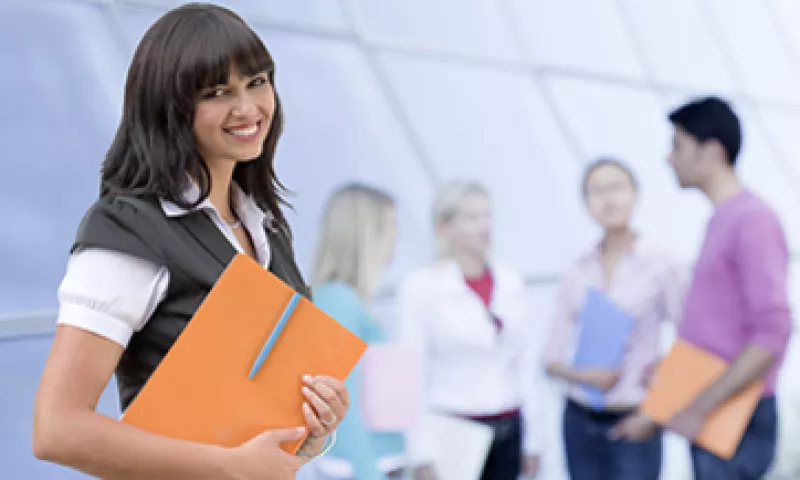 “Un becario no es quien va por el café, se debe ver como inversión de capacitación y práctica profesional para fines comunes entre el estudiante y las compañías”, dice Lizbeth Toscana, gerente de Vinculación Académica de Manpower. (Foto: Getty Images)