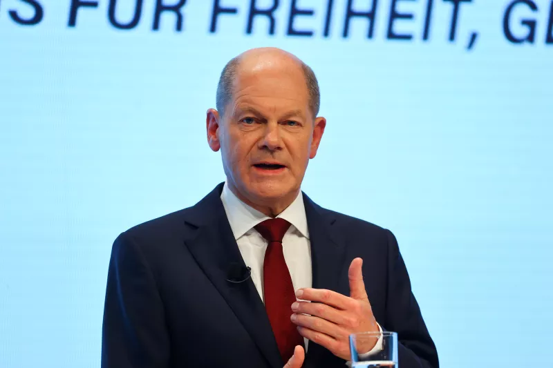 El candidato del Partido Socialdemócrata Alemán (SPD), Olaf Scholz, da un comunicado después de la ronda final de conversaciones para formar un nuevo gobierno. 
