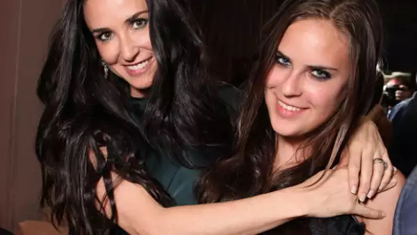 La hija de la actriz y de Bruce Willis considera que sus papás son muy protectores, aunque siempre la han apoyado en las decisiones que ha tomado.
