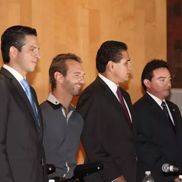 José Luis Oliveros,Nick Vijicic,Silvano Aureoles,Daniel Ávila