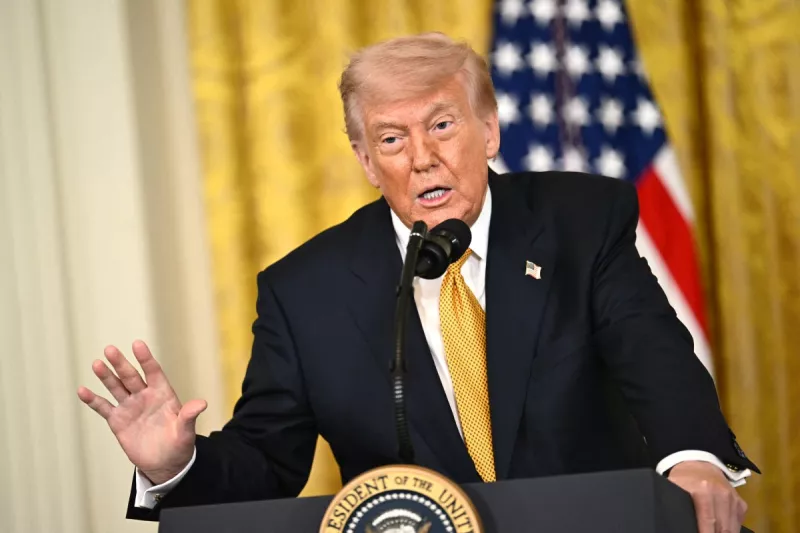 El presidente de los Estados Unidos, Donald Trump, habla durante un evento militar del Día de la Madre en la Sala Este de la Casa Blanca en Washington, DC, el 6 de mayo de 2026.