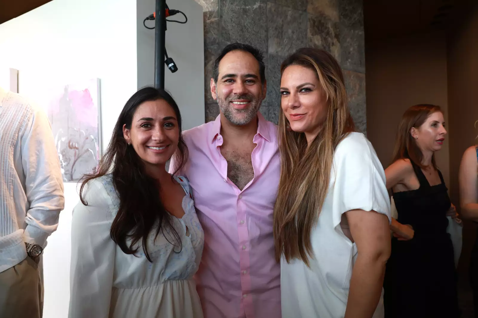 Carolina y Bernardo Maccise con Karime Frizard 