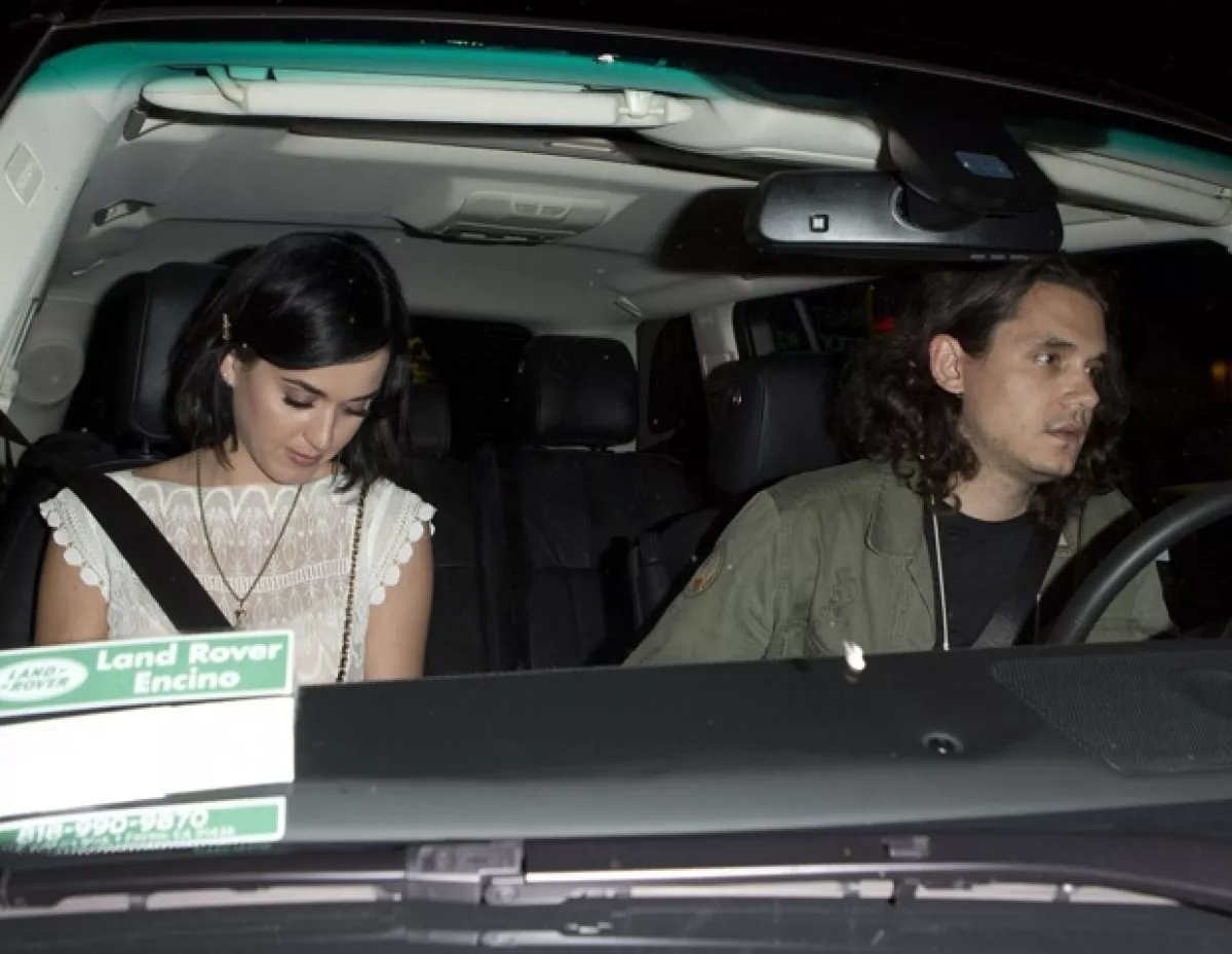 Actualmente Katy se encuentra saliendo con su colega.