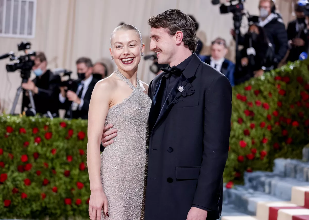 Paul Mescal y Phoebe Bridgers en la Met Gala 2022