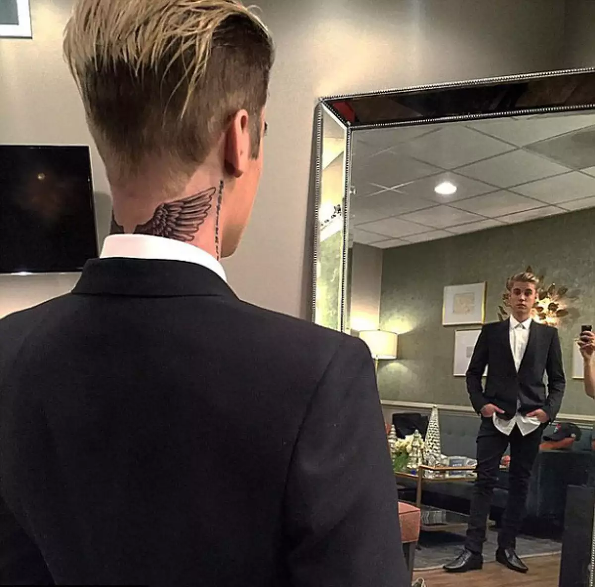 El cantante canadiense ya ha llegado a juntar 52 tatuajes en su cuerpo, y definitivamente este es uno de los más notorios por el tamaño y el lugar en el que se lo hizo.