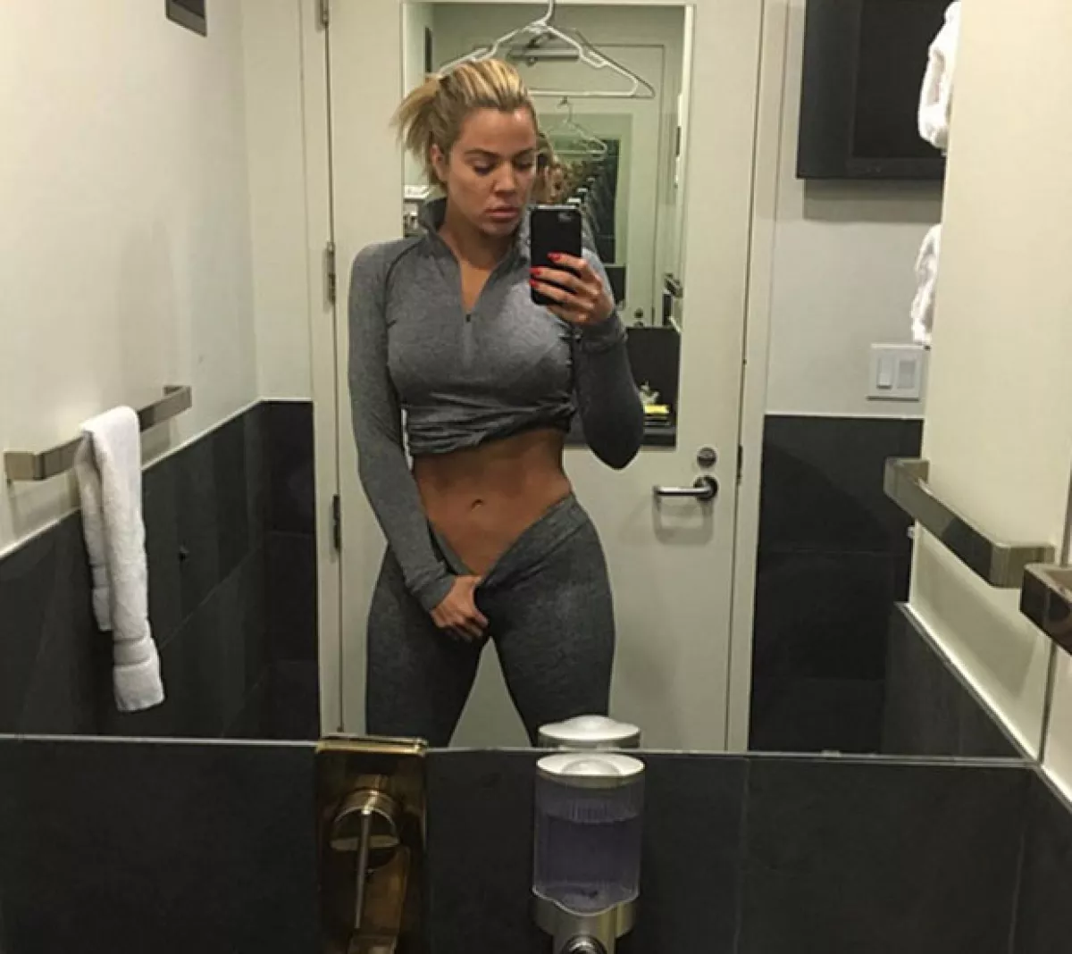 Khloé confirmó en redes sociales el fin de su programa.