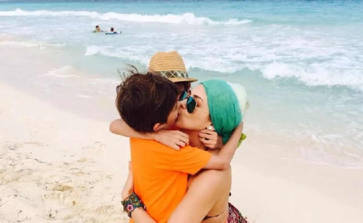 Aracely Arámbula en compañía de sus hijos Daniel y Miguel.