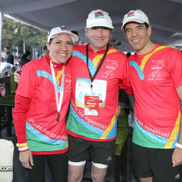 Claudia y Marcelo Peruggia con Alfonso de Angoitia