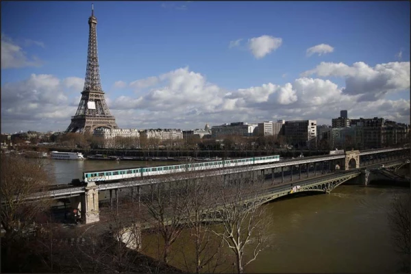 Seine Continues To Rise In Paris