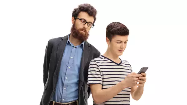 Padres e hijos con gadgete