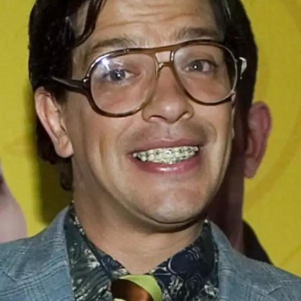 Yahir dando vida al nuevo personaje que interpretará en Quiéreme tonto.