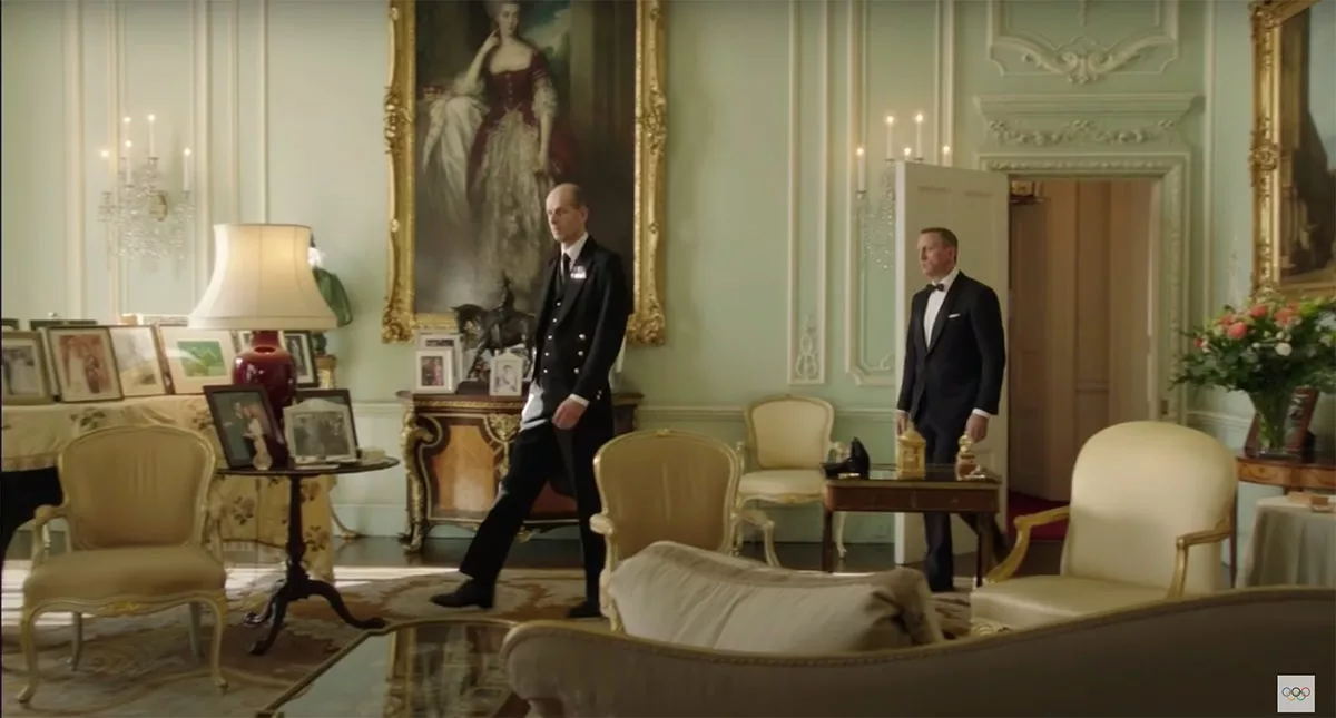 James Bond en el Palacio de Buckingham