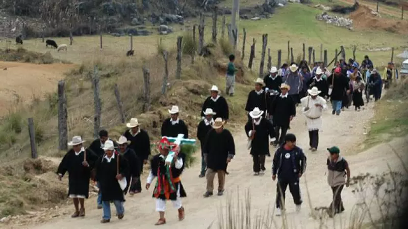 Indigenas hace una peregrinacion en Chiapas
