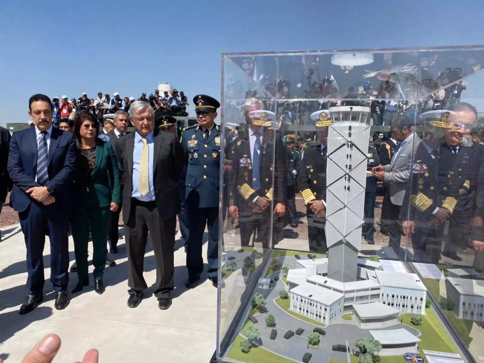 AMLO Santa Lucía
