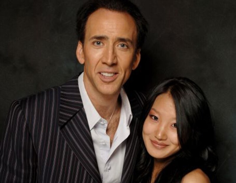 Alice atendió la mesa de Nicolas Cage en un restaurante en Los Ángeles y ahí se enamoraron.