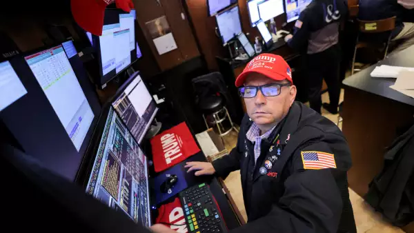 Wall Street cierra ligeramente a la alza tras la caída del PIB en Estados Unidos