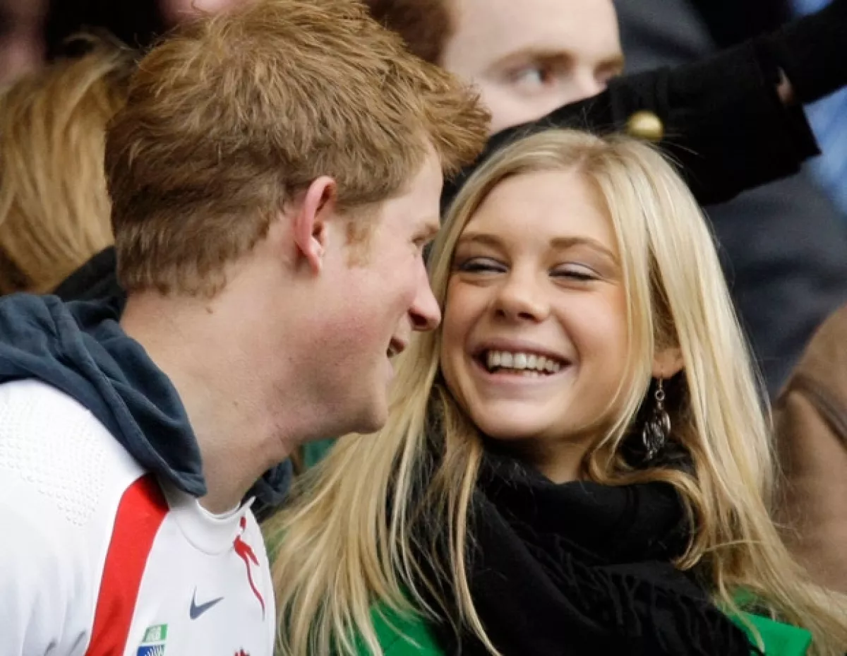 Hasta el momento Chelsy ha sido la novia oficial de Enrique.