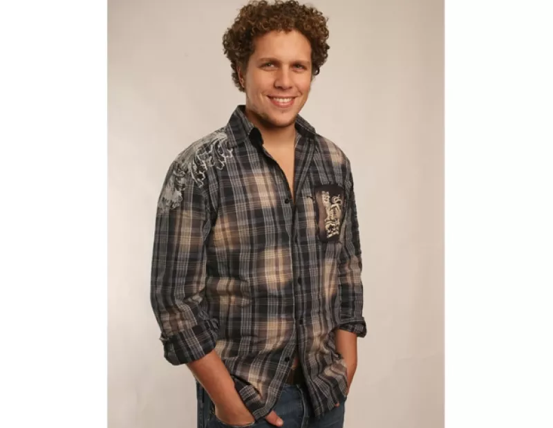 Algunos de los jóvenes realizadores que están en boga en la industria nacional son: Gary Alazraki, Billy y Fernando Rovzar, Manolo Caro y `Los Charolastras´, Diego Luna y Gael García.