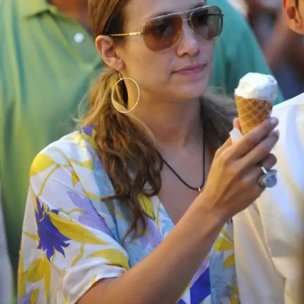 Durante una reciente visita a Capri, Italia, J.Lo no pudo resistir probar sus famosos helados.