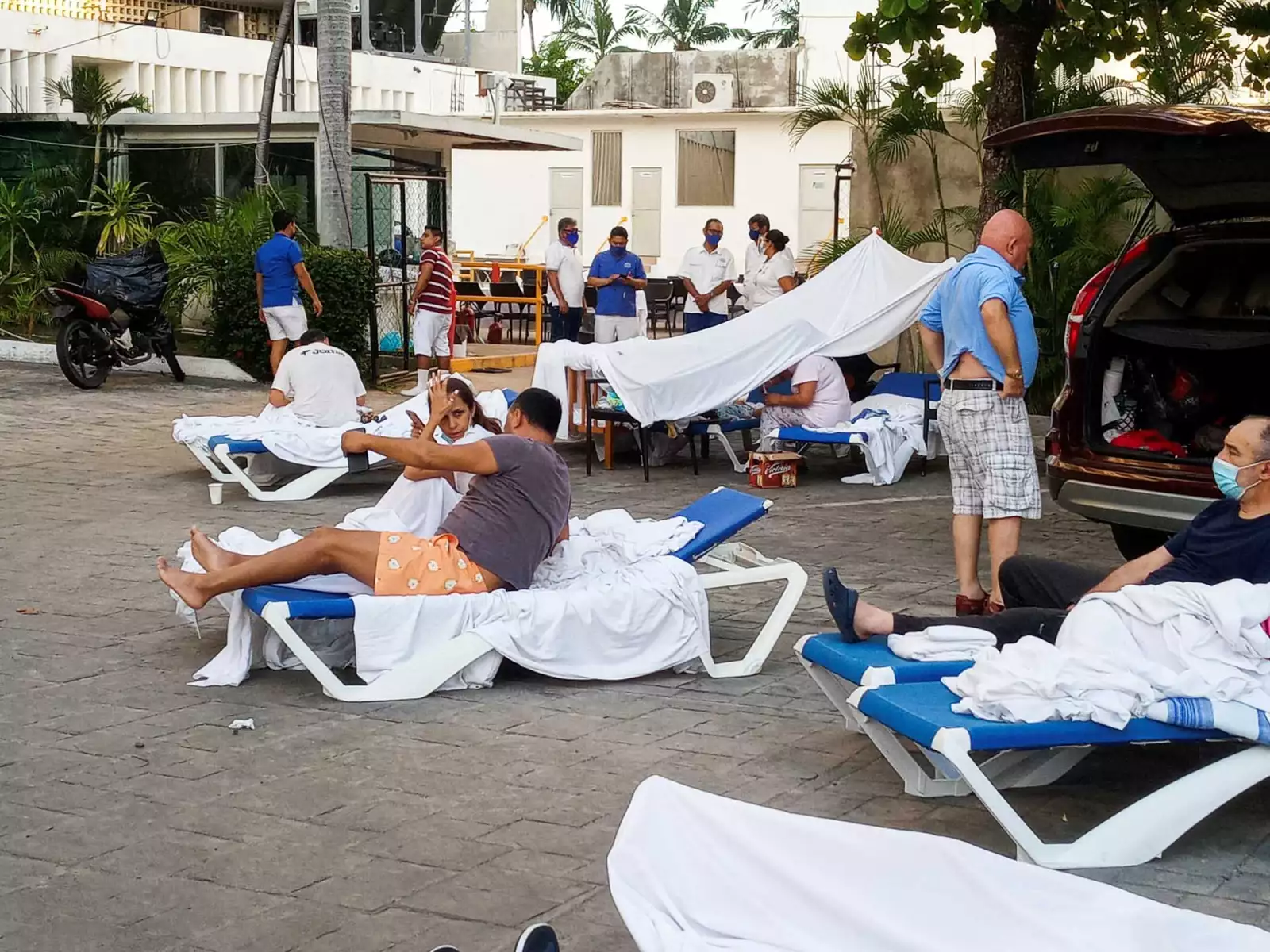 Strong Acapulco quake aftershocks unnerve residents of Mexican resorts