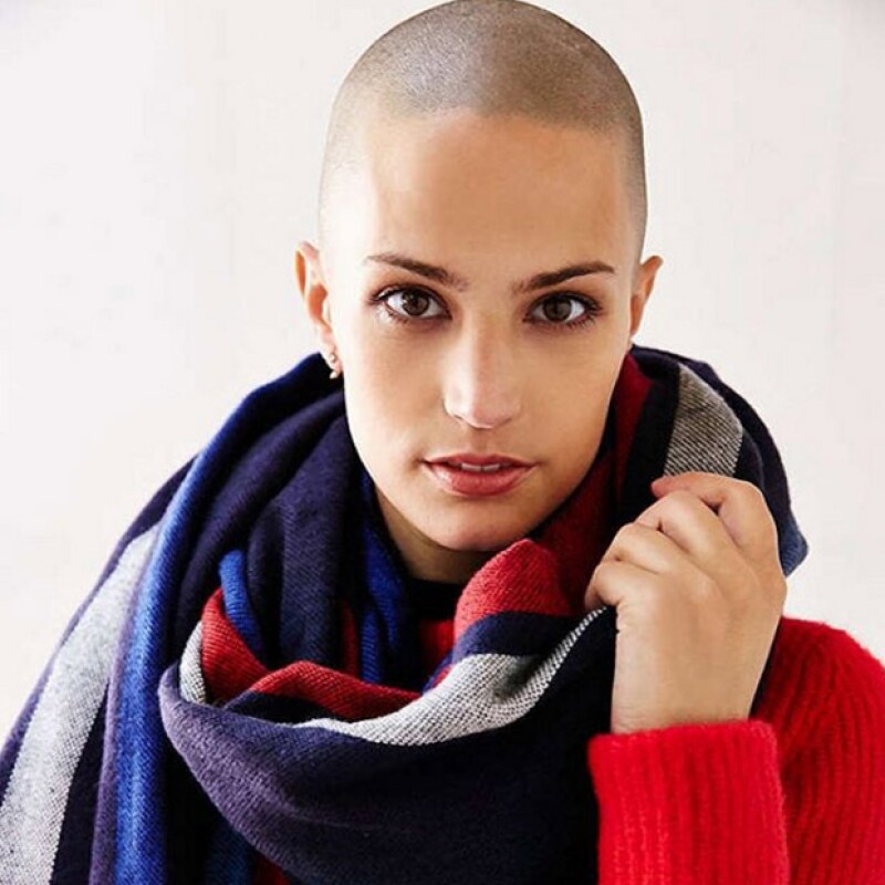 Dayna siempre se sintió atraída por el mundo del modelaje; sin embargo jamás consideró en convertirse en modelo hasta que uno de sus amigos la tomó en cuenta para su portafolio.