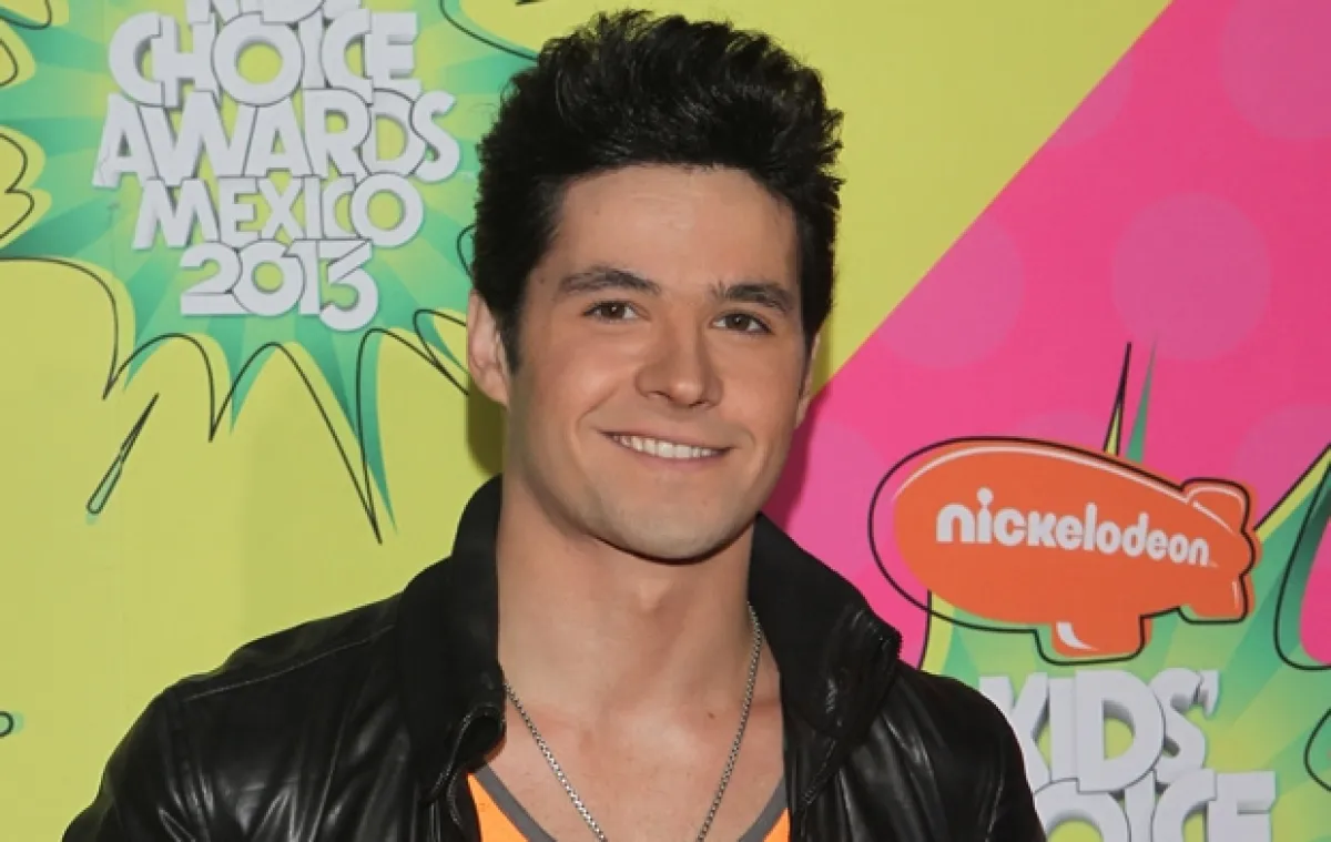 Eleazar Gómez estuvo en la alfombra naranja de los Kids Choice Awards México que se llevaron a cabo el pasado 31 de agosto.