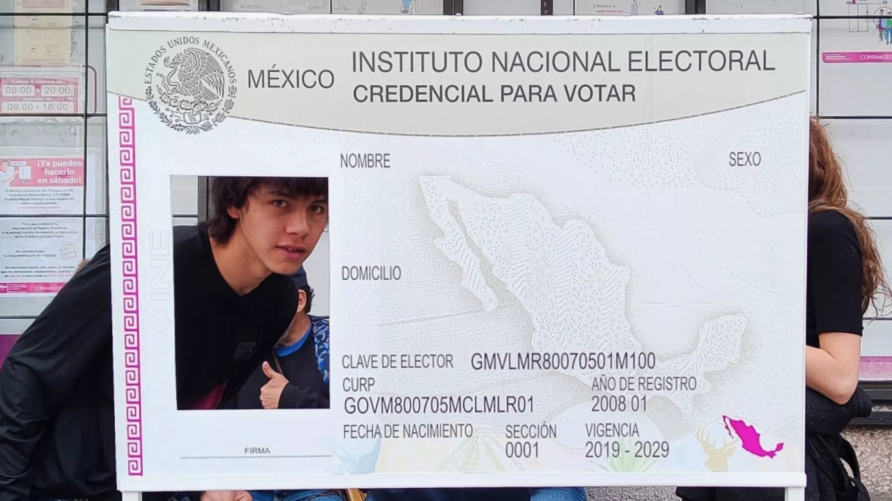 ¿Puedo votar sin INE o si está vencida la credencial?