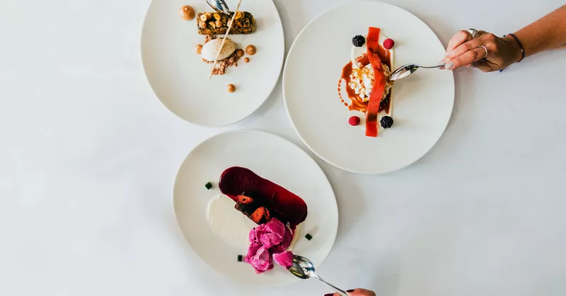 Dos restaurantes se despiden de sus clientes.