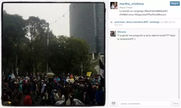 Martha Cristiana esperando a que iniciara la marcha.