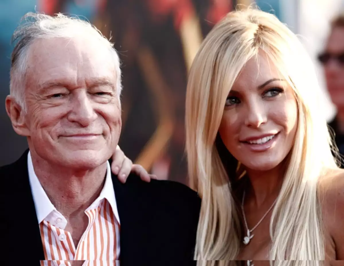 Sorprendió el hecho de que Crystal subastara el anillo de compromiso que le dio Hefner.
