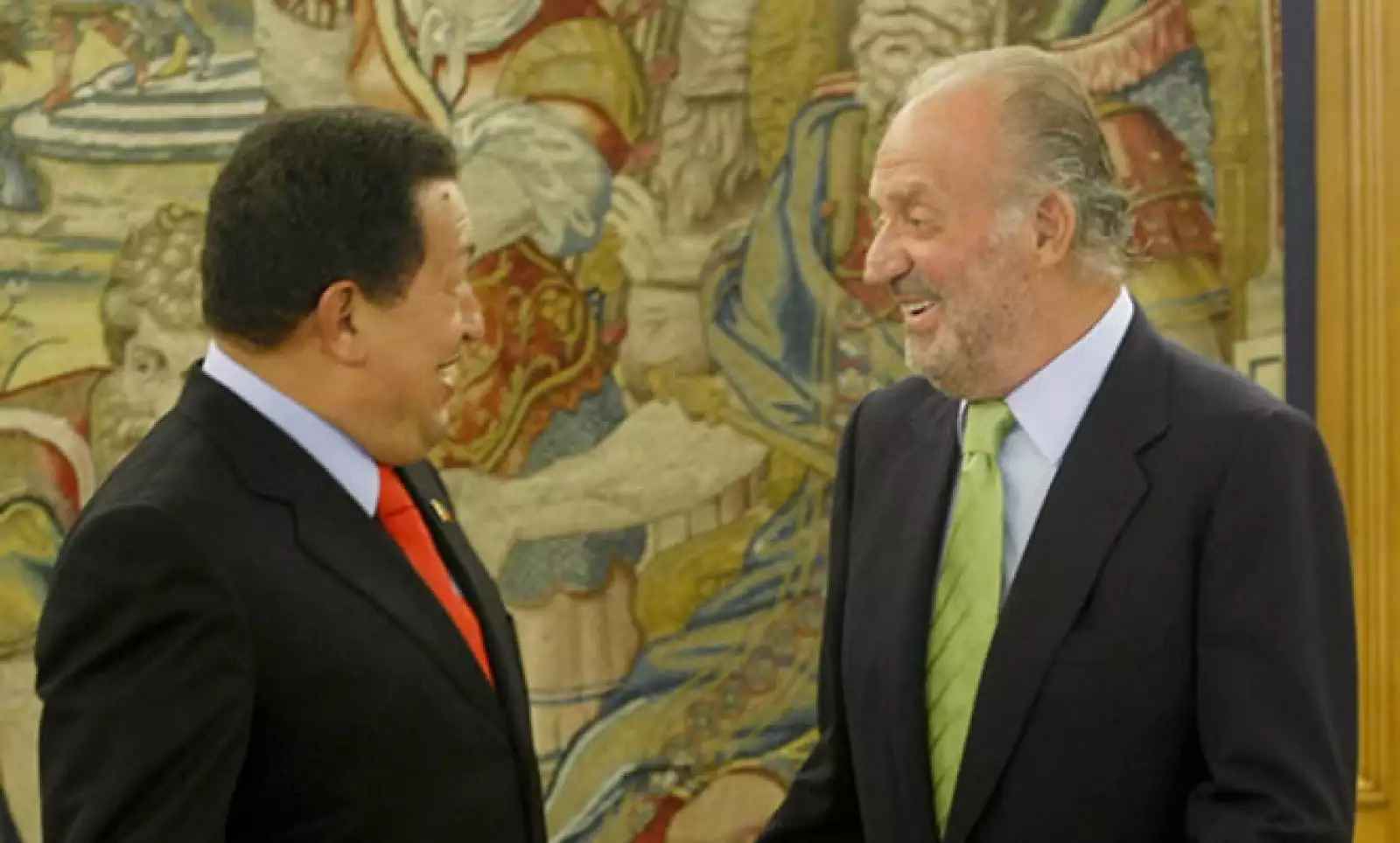 El presidente venezolano Hugo Chávez visitó al presidente de Bielorrusia Lukashenko, a Dmitry Medvedev de Rusia, a Ahmadinejad de Irán, al presidente turcomano Berdymukhamedov en Turkmenistán y estuvo hasta en el Festival de Cine de Venecia.