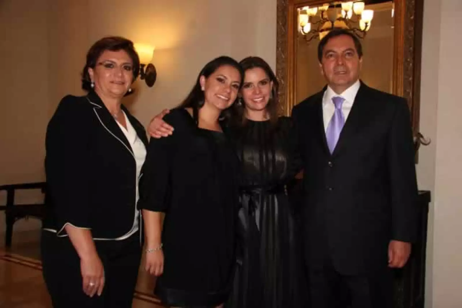 Premio Anáhuac a Laura Barrera Fortoul (Directora General DIF Edo. de México)