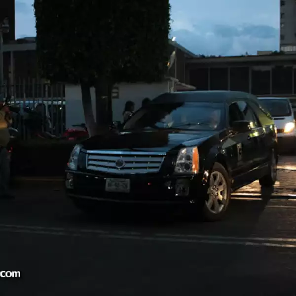 El cuerpo del escritor mexicano fue llevado a su casa, donde fue velado en privado por familiares y amigos.