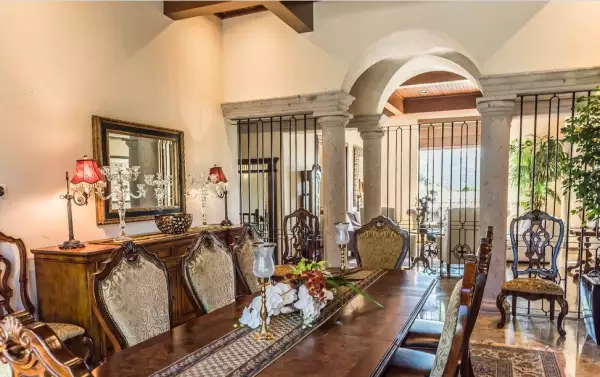 Sothebys-Monterrey-Comedor