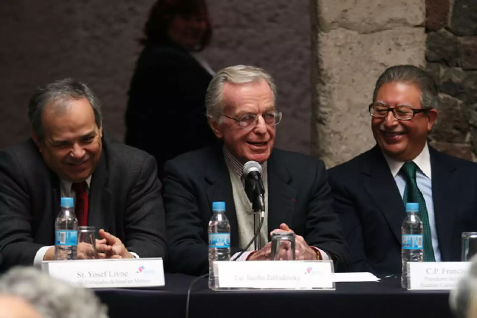 Homenaje a Jacobo Zabludovsky y Leon Davidoff.