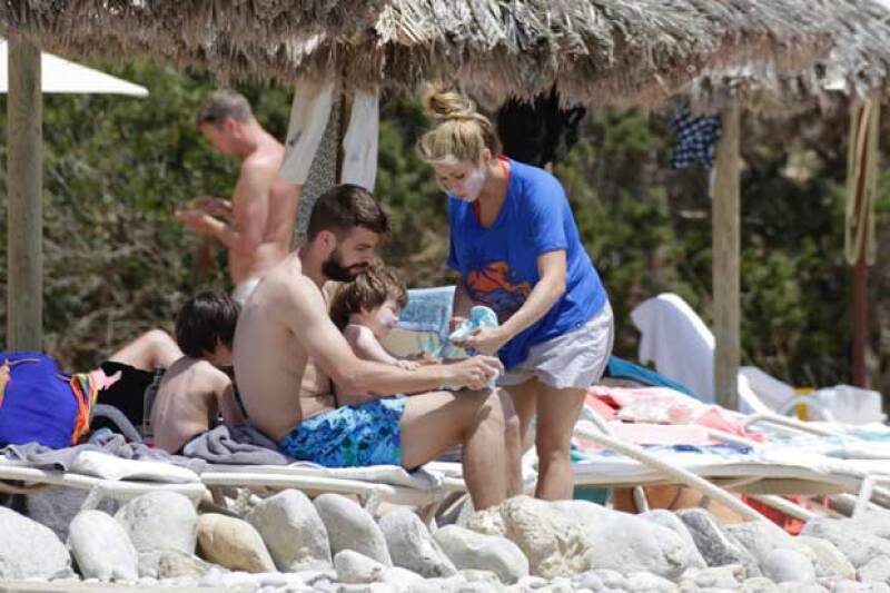 La familia disfrutó de la playa.