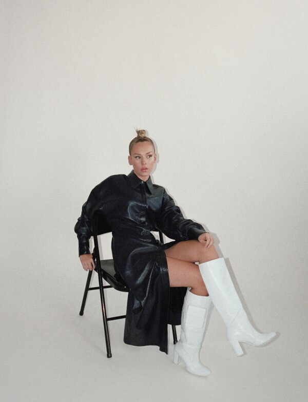 ELLE_Mexico-Ester-Exposito.jpg