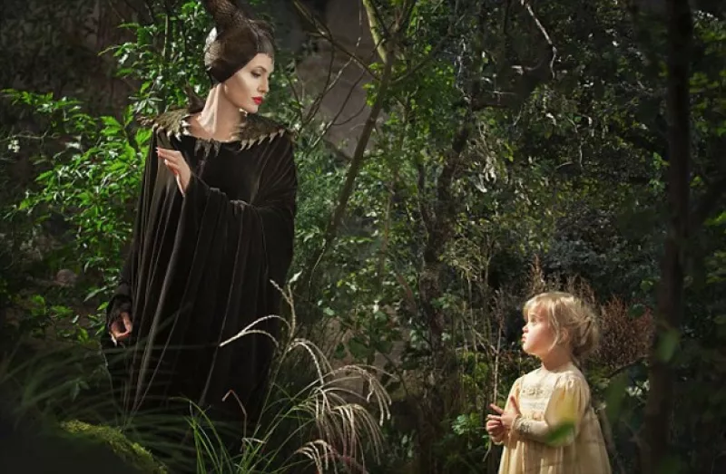 El día de hoy se publicaron imágenes del debut en cine de la hija más pequeña de Brad Pitt y Jolie. La pequeña interpretará a la "princesa Aurora" en su infancia.