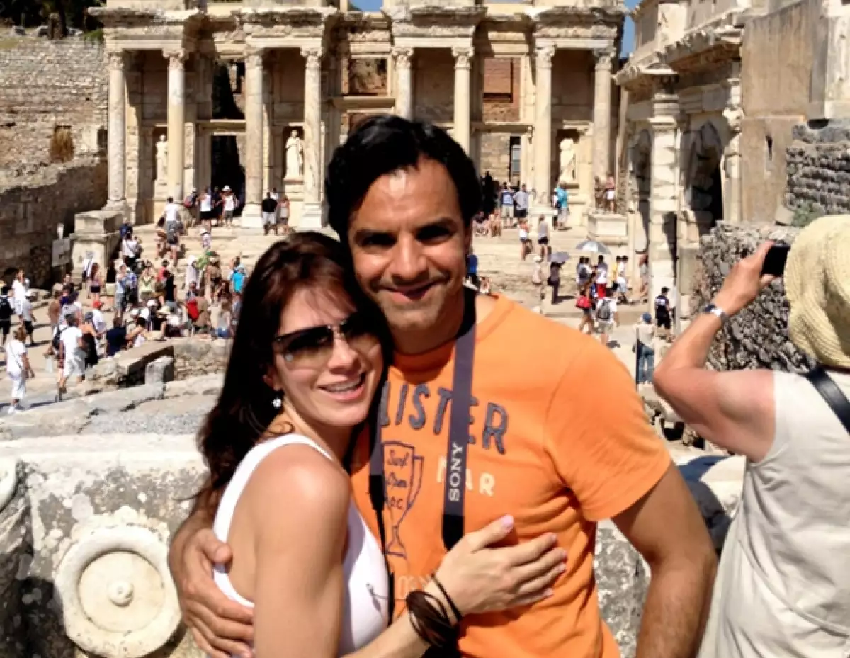 A través de Twitter, la pareja compartió imágenes de su luna de miel a todos sus seguidores.