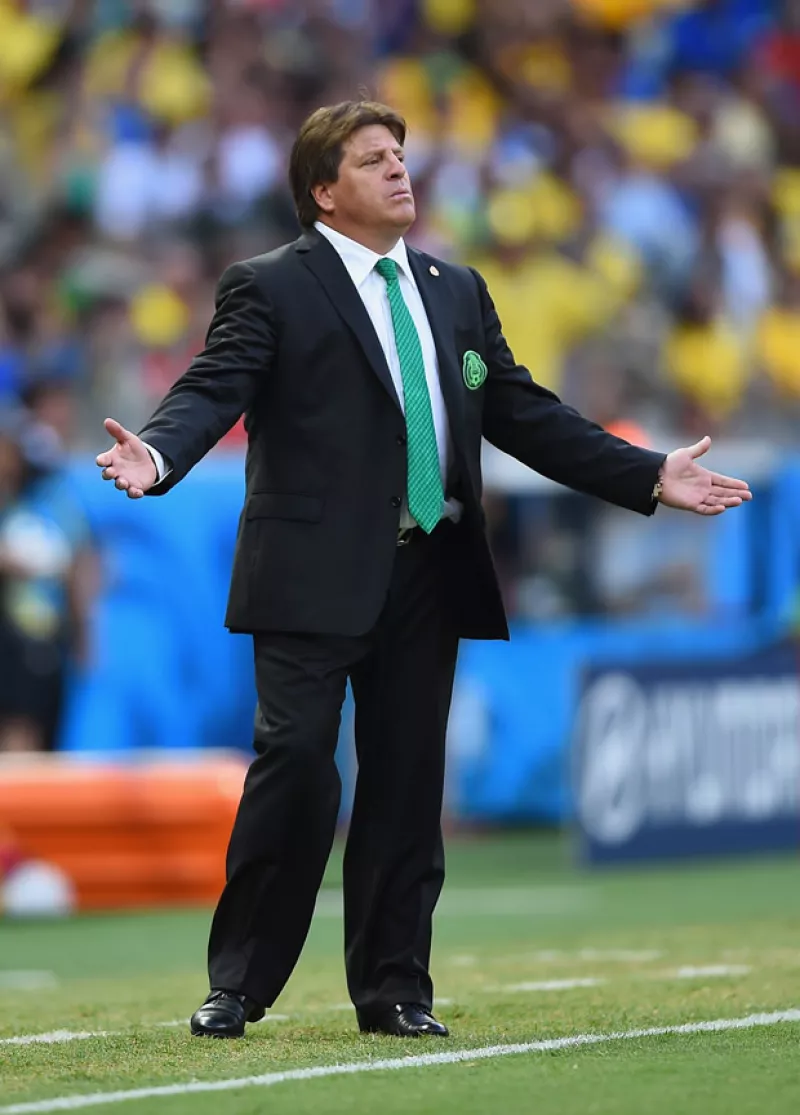Tras el escándalo, el ex director técnico de la Selección Mexicana habló en entrevista con Adal Ramones sobre su enfrentamiento con el comentarista deportivo.