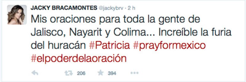 La conductora y tapatía publicó un tuit en el que pide que oren por México.